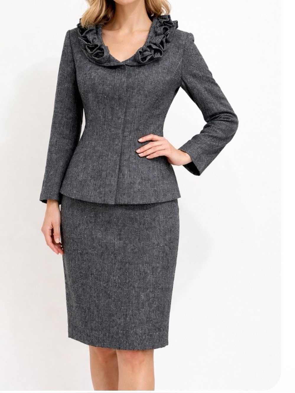 NWT Saks Fifth Avenue Women’s suit skirt & Jacket Set Grey Wool Blend Size 10